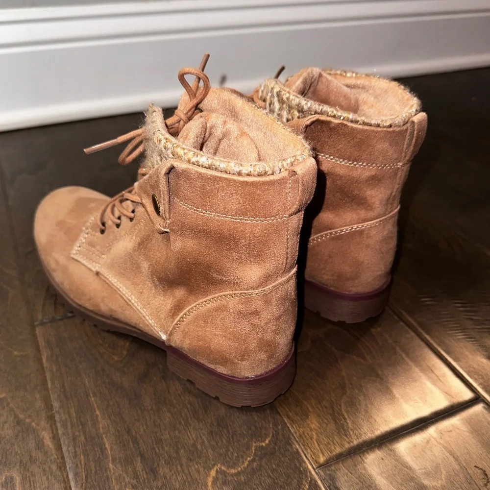 Rock & Candy Tavin Knit Cuff Lace Up Ankle Boot Taupe Beige Faux Suede Size 7.5